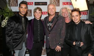 12-11-2012 SHOWBIZZ; BEAU MONDE AWARDS 2012 IN AMSTELHOTEL. Vandaag werden de BEAU MONDE AWARDS 2012 uitgereikt in het Amstel hotel. Tout bekend Nederland hulde zich vanavond in zijn of haar mooiste outfit met GLITTER ROCK. Sylvie van der Vaart won de style award, Ylaonthe Sneijder-Cabau won de Cover Award, Nikki Plesssen kreeg de meeste stemmen voor de Leco Look Award en Leotien van Moorsel ontvang de Make over Award.
foto: Albert den Iseger.