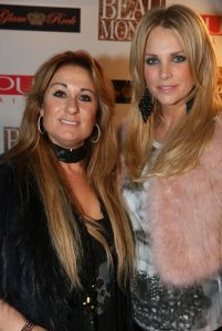 12-11-2012 SHOWBIZZ; BEAU MONDE AWARDS 2012 IN AMSTELHOTEL. Vandaag werden de BEAU MONDE AWARDS 2012 uitgereikt in het Amstel hotel. Tout bekend Nederland hulde zich vanavond in zijn of haar mooiste outfit met GLITTER ROCK. Sylvie van der Vaart won de style award, Ylaonthe Sneijder-Cabau won de Cover Award, Nikki Plesssen kreeg de meeste stemmen voor de Leco Look Award en Leotien van Moorsel ontvang de Make over Award.
foto: Albert den Iseger.