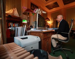 16-11-2012 SHOWBIZZ; ADVOKAAT OSCAR HAMMERSTEIN OPENT EIGEN DOSSIER IN WEEKBLAD PRIVE. Hij is een van de 4 topadvokaten die in de RTL4 serie PRO DEO strijden voor gerechtigheid, maar of die ook voor OSCAR zelf was verteld hij deze week in weekblad PRIVE.
foto: Albert den Iseger
