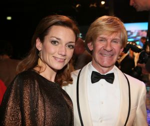 11-11-2012 SHOWBIZZ; ADDY VAN DE KROMMENACKER 10 JAAR HAUTE COUTURE.  In november 2002 presenteerde Addy van den Krommenacker zijn eerste couture ontwerpen tijdens de Beau Monde Awards in Amsterdam. Nu, 10 jaar later, kijken we terug op een decennium Addy van den Krommenacker met vele hoogtepunten in zijn succesvolle carriere. 

Addy viert dit jubileum met een grote Celebration Show op 11 november in The Harbour Club te Amsterdam. Dit is de eerste keer dat naast relaties, bekende Nederlanders en pers een catwalkshow van Addy ook toegankelijk is voor de consument. De show geeft een terugblik op de carriere van Addy van den Krommenacker en zal tevens een overzicht zijn van Addy s meest bekende creaties. Alle bewonderaars van Addy kunnen via de website www.addyvandenkrommenacker.nl een toegangskaart bemachtigen. De gasten ontvangen een goodie bag met onder andere een arrangement van Zwaluwhoeve Wellness resort en een haarproduct van L ANZA Healing Haircare.

Tijdens deze show vindt de lancering plaats van twee speciale collecties die Addy ter gelegenheid van zijn tienjarig jubileum heeft ontworpen. Voor zijn fans bij Steps ontwierp Addy de Addy for Steps Celebration Collection als toegift op de zeer succesvolle eenmalige voorjaarscollectie van afgelopen jaar. De collectie is genspireerd op highlights uit de carriere van Addy en bestaat uit feestelijke  must haves in de favoriete kleuren van de ontwerper; zwart, champagne en fuchsia. Na de show zal er voor de aanwezige consumenten een exclusieve voorverkoop zijn. Vanaf de dag na de Celebration Show is de collectie verkrijgbaar in geselecteerde Steps winkels in Nederland en Belgi. 

Daarnaast ontwierp Addy ook een Special Limited Celebration Collection  SLC collection  voor zijn pret a porter label Addy by Addy van den Krommenacker.
Foto: Albert den Iseger