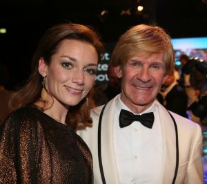 11-11-2012 SHOWBIZZ; ADDY VAN DE KROMMENACKER 10 JAAR HAUTE COUTURE.  In november 2002 presenteerde Addy van den Krommenacker zijn eerste couture ontwerpen tijdens de Beau Monde Awards in Amsterdam. Nu, 10 jaar later, kijken we terug op een decennium Addy van den Krommenacker met vele hoogtepunten in zijn succesvolle carriere. 

Addy viert dit jubileum met een grote Celebration Show op 11 november in The Harbour Club te Amsterdam. Dit is de eerste keer dat naast relaties, bekende Nederlanders en pers een catwalkshow van Addy ook toegankelijk is voor de consument. De show geeft een terugblik op de carriere van Addy van den Krommenacker en zal tevens een overzicht zijn van Addy s meest bekende creaties. Alle bewonderaars van Addy kunnen via de website www.addyvandenkrommenacker.nl een toegangskaart bemachtigen. De gasten ontvangen een goodie bag met onder andere een arrangement van Zwaluwhoeve Wellness resort en een haarproduct van L ANZA Healing Haircare.

Tijdens deze show vindt de lancering plaats van twee speciale collecties die Addy ter gelegenheid van zijn tienjarig jubileum heeft ontworpen. Voor zijn fans bij Steps ontwierp Addy de Addy for Steps Celebration Collection als toegift op de zeer succesvolle eenmalige voorjaarscollectie van afgelopen jaar. De collectie is genspireerd op highlights uit de carriere van Addy en bestaat uit feestelijke  must haves in de favoriete kleuren van de ontwerper; zwart, champagne en fuchsia. Na de show zal er voor de aanwezige consumenten een exclusieve voorverkoop zijn. Vanaf de dag na de Celebration Show is de collectie verkrijgbaar in geselecteerde Steps winkels in Nederland en Belgi. 

Daarnaast ontwierp Addy ook een Special Limited Celebration Collection  SLC collection  voor zijn pret a porter label Addy by Addy van den Krommenacker.
Foto: Albert den Iseger