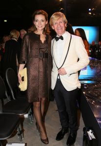11-11-2012 SHOWBIZZ; ADDY VAN DE KROMMENACKER 10 JAAR HAUTE COUTURE.  In november 2002 presenteerde Addy van den Krommenacker zijn eerste couture ontwerpen tijdens de Beau Monde Awards in Amsterdam. Nu, 10 jaar later, kijken we terug op een decennium Addy van den Krommenacker met vele hoogtepunten in zijn succesvolle carriere. 

Addy viert dit jubileum met een grote Celebration Show op 11 november in The Harbour Club te Amsterdam. Dit is de eerste keer dat naast relaties, bekende Nederlanders en pers een catwalkshow van Addy ook toegankelijk is voor de consument. De show geeft een terugblik op de carriere van Addy van den Krommenacker en zal tevens een overzicht zijn van Addy s meest bekende creaties. Alle bewonderaars van Addy kunnen via de website www.addyvandenkrommenacker.nl een toegangskaart bemachtigen. De gasten ontvangen een goodie bag met onder andere een arrangement van Zwaluwhoeve Wellness resort en een haarproduct van L ANZA Healing Haircare.

Tijdens deze show vindt de lancering plaats van twee speciale collecties die Addy ter gelegenheid van zijn tienjarig jubileum heeft ontworpen. Voor zijn fans bij Steps ontwierp Addy de Addy for Steps Celebration Collection als toegift op de zeer succesvolle eenmalige voorjaarscollectie van afgelopen jaar. De collectie is genspireerd op highlights uit de carriere van Addy en bestaat uit feestelijke  must haves in de favoriete kleuren van de ontwerper; zwart, champagne en fuchsia. Na de show zal er voor de aanwezige consumenten een exclusieve voorverkoop zijn. Vanaf de dag na de Celebration Show is de collectie verkrijgbaar in geselecteerde Steps winkels in Nederland en Belgi. 

Daarnaast ontwierp Addy ook een Special Limited Celebration Collection  SLC collection  voor zijn pret a porter label Addy by Addy van den Krommenacker.
Foto: Albert den Iseger