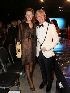 11-11-2012 SHOWBIZZ; ADDY VAN DE KROMMENACKER 10 JAAR HAUTE COUTURE.  In november 2002 presenteerde Addy van den Krommenacker zijn eerste couture ontwerpen tijdens de Beau Monde Awards in Amsterdam. Nu, 10 jaar later, kijken we terug op een decennium Addy van den Krommenacker met vele hoogtepunten in zijn succesvolle carriere. 

Addy viert dit jubileum met een grote Celebration Show op 11 november in The Harbour Club te Amsterdam. Dit is de eerste keer dat naast relaties, bekende Nederlanders en pers een catwalkshow van Addy ook toegankelijk is voor de consument. De show geeft een terugblik op de carriere van Addy van den Krommenacker en zal tevens een overzicht zijn van Addy s meest bekende creaties. Alle bewonderaars van Addy kunnen via de website www.addyvandenkrommenacker.nl een toegangskaart bemachtigen. De gasten ontvangen een goodie bag met onder andere een arrangement van Zwaluwhoeve Wellness resort en een haarproduct van L ANZA Healing Haircare.

Tijdens deze show vindt de lancering plaats van twee speciale collecties die Addy ter gelegenheid van zijn tienjarig jubileum heeft ontworpen. Voor zijn fans bij Steps ontwierp Addy de Addy for Steps Celebration Collection als toegift op de zeer succesvolle eenmalige voorjaarscollectie van afgelopen jaar. De collectie is genspireerd op highlights uit de carriere van Addy en bestaat uit feestelijke  must haves in de favoriete kleuren van de ontwerper; zwart, champagne en fuchsia. Na de show zal er voor de aanwezige consumenten een exclusieve voorverkoop zijn. Vanaf de dag na de Celebration Show is de collectie verkrijgbaar in geselecteerde Steps winkels in Nederland en Belgi. 

Daarnaast ontwierp Addy ook een Special Limited Celebration Collection  SLC collection  voor zijn pret a porter label Addy by Addy van den Krommenacker.
Foto: Albert den Iseger