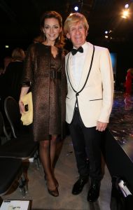 11-11-2012 SHOWBIZZ; ADDY VAN DE KROMMENACKER 10 JAAR HAUTE COUTURE.  In november 2002 presenteerde Addy van den Krommenacker zijn eerste couture ontwerpen tijdens de Beau Monde Awards in Amsterdam. Nu, 10 jaar later, kijken we terug op een decennium Addy van den Krommenacker met vele hoogtepunten in zijn succesvolle carriere. 

Addy viert dit jubileum met een grote Celebration Show op 11 november in The Harbour Club te Amsterdam. Dit is de eerste keer dat naast relaties, bekende Nederlanders en pers een catwalkshow van Addy ook toegankelijk is voor de consument. De show geeft een terugblik op de carriere van Addy van den Krommenacker en zal tevens een overzicht zijn van Addy s meest bekende creaties. Alle bewonderaars van Addy kunnen via de website www.addyvandenkrommenacker.nl een toegangskaart bemachtigen. De gasten ontvangen een goodie bag met onder andere een arrangement van Zwaluwhoeve Wellness resort en een haarproduct van L ANZA Healing Haircare.

Tijdens deze show vindt de lancering plaats van twee speciale collecties die Addy ter gelegenheid van zijn tienjarig jubileum heeft ontworpen. Voor zijn fans bij Steps ontwierp Addy de Addy for Steps Celebration Collection als toegift op de zeer succesvolle eenmalige voorjaarscollectie van afgelopen jaar. De collectie is genspireerd op highlights uit de carriere van Addy en bestaat uit feestelijke  must haves in de favoriete kleuren van de ontwerper; zwart, champagne en fuchsia. Na de show zal er voor de aanwezige consumenten een exclusieve voorverkoop zijn. Vanaf de dag na de Celebration Show is de collectie verkrijgbaar in geselecteerde Steps winkels in Nederland en Belgi. 

Daarnaast ontwierp Addy ook een Special Limited Celebration Collection  SLC collection  voor zijn pret a porter label Addy by Addy van den Krommenacker.
Foto: Albert den Iseger