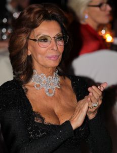 07-11-2012 SHOWBIZZ; SOPHIA LOREN IN HUIS TER DUIN NOORDWIJK AAN ZEE. In aanwezigheid van SOPHIA LOREN - de legendarische filmster die sinds jaren het gezicht is van DAMIANI is- presenteert DAMIANI deze avond haar byzondere collectie juwelen. 
foto: Albert den Iseger.