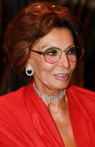 07-11-2012 SHOWBIZZ; SOPHIA LOREN IN HUIS TER DUIN NOORDWIJK AAN ZEE. In aanwezigheid van SOPHIA LOREN - de legendarische filmster die sinds jaren het gezicht is van DAMIANI is- presenteert DAMIANI deze avond haar byzondere collectie juwelen. 
foto: Albert den Iseger.