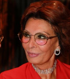 07-11-2012 SHOWBIZZ; SOPHIA LOREN IN HUIS TER DUIN NOORDWIJK AAN ZEE. In aanwezigheid van SOPHIA LOREN - de legendarische filmster die sinds jaren het gezicht is van DAMIANI is- presenteert DAMIANI deze avond haar byzondere collectie juwelen. 
foto: Albert den Iseger.