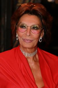 07-11-2012 SHOWBIZZ; SOPHIA LOREN IN HUIS TER DUIN NOORDWIJK AAN ZEE. In aanwezigheid van SOPHIA LOREN - de legendarische filmster die sinds jaren het gezicht is van DAMIANI is- presenteert DAMIANI deze avond haar byzondere collectie juwelen. 
foto: Albert den Iseger.