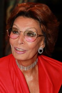 07-11-2012 SHOWBIZZ; SOPHIA LOREN IN HUIS TER DUIN NOORDWIJK AAN ZEE. In aanwezigheid van SOPHIA LOREN - de legendarische filmster die sinds jaren het gezicht is van DAMIANI is- presenteert DAMIANI deze avond haar byzondere collectie juwelen. 
foto: Albert den Iseger.