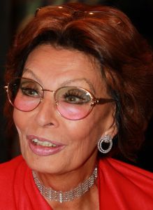 07-11-2012 SHOWBIZZ; SOPHIA LOREN IN HUIS TER DUIN NOORDWIJK AAN ZEE. In aanwezigheid van SOPHIA LOREN - de legendarische filmster die sinds jaren het gezicht is van DAMIANI is- presenteert DAMIANI deze avond haar byzondere collectie juwelen. 
foto: Albert den Iseger.