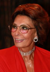 07-11-2012 SHOWBIZZ; SOPHIA LOREN IN HUIS TER DUIN NOORDWIJK AAN ZEE. In aanwezigheid van SOPHIA LOREN - de legendarische filmster die sinds jaren het gezicht is van DAMIANI is- presenteert DAMIANI deze avond haar byzondere collectie juwelen. 
foto: Albert den Iseger.