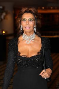 07-11-2012 SHOWBIZZ; SOPHIA LOREN IN HUIS TER DUIN NOORDWIJK AAN ZEE. In aanwezigheid van SOPHIA LOREN - de legendarische filmster die sinds jaren het gezicht is van DAMIANI is- presenteert DAMIANI deze avond haar byzondere collectie juwelen. 
foto: Albert den Iseger.