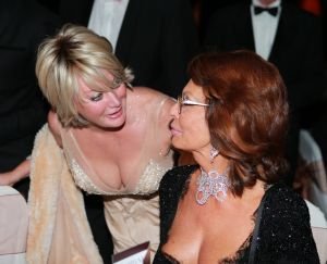 07-11-2012 SHOWBIZZ; SOPHIA LOREN IN HUIS TER DUIN NOORDWIJK AAN ZEE. In aanwezigheid van SOPHIA LOREN - de legendarische filmster die sinds jaren het gezicht is van DAMIANI is- presenteert DAMIANI deze avond haar byzondere collectie juwelen. 
foto: Albert den Iseger.
