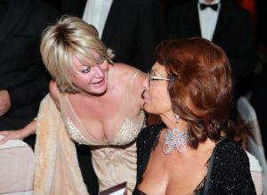 07-11-2012 SHOWBIZZ; SOPHIA LOREN IN HUIS TER DUIN NOORDWIJK AAN ZEE. In aanwezigheid van SOPHIA LOREN - de legendarische filmster die sinds jaren het gezicht is van DAMIANI is- presenteert DAMIANI deze avond haar byzondere collectie juwelen. 
foto: Albert den Iseger.
