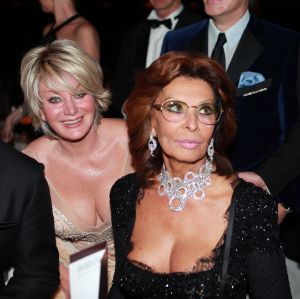 07-11-2012 SHOWBIZZ; SOPHIA LOREN IN HUIS TER DUIN NOORDWIJK AAN ZEE. In aanwezigheid van SOPHIA LOREN - de legendarische filmster die sinds jaren het gezicht is van DAMIANI is- presenteert DAMIANI deze avond haar byzondere collectie juwelen. 
foto: Albert den Iseger.
