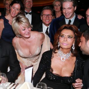 07-11-2012 SHOWBIZZ; SOPHIA LOREN IN HUIS TER DUIN NOORDWIJK AAN ZEE. In aanwezigheid van SOPHIA LOREN - de legendarische filmster die sinds jaren het gezicht is van DAMIANI is- presenteert DAMIANI deze avond haar byzondere collectie juwelen. 
foto: Albert den Iseger.
