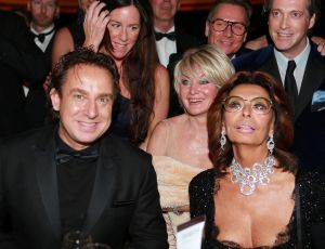 07-11-2012 SHOWBIZZ; SOPHIA LOREN IN HUIS TER DUIN NOORDWIJK AAN ZEE. In aanwezigheid van SOPHIA LOREN - de legendarische filmster die sinds jaren het gezicht is van DAMIANI is- presenteert DAMIANI deze avond haar byzondere collectie juwelen. 
foto: Albert den Iseger.

