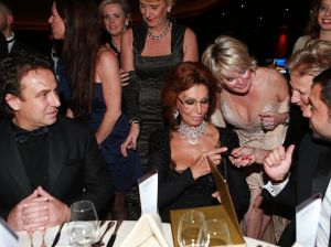 07-11-2012 SHOWBIZZ; SOPHIA LOREN IN HUIS TER DUIN NOORDWIJK AAN ZEE. In aanwezigheid van SOPHIA LOREN - de legendarische filmster die sinds jaren het gezicht is van DAMIANI is- presenteert DAMIANI deze avond haar byzondere collectie juwelen. 
foto: Albert den Iseger.
