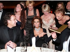 07-11-2012 SHOWBIZZ; SOPHIA LOREN IN HUIS TER DUIN NOORDWIJK AAN ZEE. In aanwezigheid van SOPHIA LOREN - de legendarische filmster die sinds jaren het gezicht is van DAMIANI is- presenteert DAMIANI deze avond haar byzondere collectie juwelen. 
foto: Albert den Iseger.
