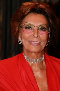07-11-2012 SHOWBIZZ; SOPHIA LOREN IN HUIS TER DUIN NOORDWIJK AAN ZEE. In aanwezigheid  van SOPHIA LOREN - de legendarische filmster die sinds jaren het gezicht is van DAMIANI is- presenteert DAMIANI deze avond haar byzondere collectie juwelen.
foto: Albert den Iseger.