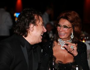 07-11-2012 SHOWBIZZ; SOPHIA LOREN IN HUIS TER DUIN NOORDWIJK AAN ZEE. In aanwezigheid  van SOPHIA LOREN - de legendarische filmster die sinds jaren het gezicht is van DAMIANI is- presenteert DAMIANI deze avond haar byzondere collectie juwelen.
foto: Albert den Iseger.