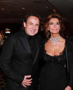 07-11-2012 SHOWBIZZ; SOPHIA LOREN IN HUIS TER DUIN NOORDWIJK AAN ZEE. In aanwezigheid  van SOPHIA LOREN - de legendarische filmster die sinds jaren het gezicht is van DAMIANI is- presenteert DAMIANI deze avond haar byzondere collectie juwelen.
foto: Albert den Iseger.