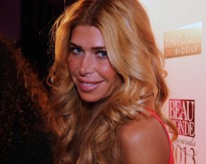 12-11-2013 SHOWBIZZ; BEAU MONDE AWARDS 2013. Winnaressen waren Nicolette van Dam-Toprak Yalciner-Daphne Deckers-Yvonne Coldeweijer. De BN ers waren weer massaal naar het Amstel hotel gekomen  om de mooiste dames en hun outfits te bewonderen.
foto: Albert den Iseger 