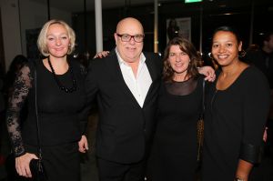 14-11-2013 SHOWBIZZ; TRILLER KONINGIN SASKIA NOORT PRESENTEERT HAAR NWE BOEK DEBET. In de culturele buitenplaats KRANENBURGH te BERGEN presenteerde SASKIA NOORT haar nieuwe TRILLER DEBET. Een paar honderd triller fans waren naar het schitterende gebouw gekomen om samen een feestje te bouwen. En dat lukte.
foto: Albert den Iseger