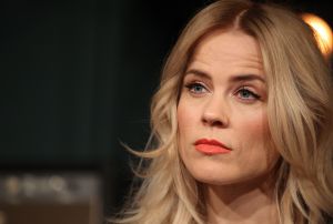 25-11-2013 SHOWBIZZ: ILSE DE LANGE EN WAYLON GAAN NAAR EUROVISIE SONGFESTIVAL 2014 IN DENEMARKEN.
Dat werd maandagmorgen bekend gemaakt bij de persconferentie in de Hilversumse Wisseloord studio.
Ilse DeLange en Waylon, die zichzelf The Common Linnets noemen, hopen het Eurovisie Songfestival te winnen met een country/bluegrass-nummer. Want dat is mooi en veelzijdig, zo liet de zangeres weten. De Common Linnets zijn er nog niet over uit welk nummer ze gaan zingen. We zijn nog bezig met schrijven.
De artiesten zijn niet van plan om een groot circus van hun optreden te maken. Ilse: Slechts twee stemmen, twee gitaartjes en je hart uitstorten.
Met The Common Linnets gaan Ilse en Waylon ook een album opnemen. Ze zijn al een paar keer naar Nashville geweest om daar liedjes te maken.
Vorig jaar deed Anouk mee aan het liedjesfestijn. Nederland werd toen negende.
Foto: Albert den Iseger.25-11-2013 SHOWBIZZ: ILSE DE LANGE EN WAYLON GAAN NAAR EUROVISIE SONGFESTIVAL 2014 IN DENEMARKEN.
Dat werd maandagmorgen bekend gemaakt bij de persconferentie in de Hilversumse Wisseloord studio.
Ilse DeLange en Waylon, die zichzelf The Common Linnets noemen, hopen het Eurovisie Songfestival te winnen met een country/bluegrass-nummer. Want dat is mooi en veelzijdig, zo liet de zangeres weten. De Common Linnets zijn er nog niet over uit welk nummer ze gaan zingen. We zijn nog bezig met schrijven.
De artiesten zijn niet van plan om een groot circus van hun optreden te maken. Ilse: Slechts twee stemmen, twee gitaartjes en je hart uitstorten.
Met The Common Linnets gaan Ilse en Waylon ook een album opnemen. Ze zijn al een paar keer naar Nashville geweest om daar liedjes te maken.
Vorig jaar deed Anouk mee aan het liedjesfestijn. Nederland werd toen negende.
Foto: Albert den Iseger.25-11-2013 SHOWBIZZ: ILSE DE LANGE EN WAYLON GAAN NAAR EUROVISIE SONGFESTIVAL 2014 IN DENEMARKEN.
Dat werd maandagmorgen bekend gemaakt bij de persconferentie in de Hilversumse Wisseloord studio.
Ilse DeLange en Waylon, die zichzelf The Common Linnets noemen, hopen het Eurovisie Songfestival te winnen met een country/bluegrass-nummer. Want dat is mooi en veelzijdig, zo liet de zangeres weten. De Common Linnets zijn er nog niet over uit welk nummer ze gaan zingen. We zijn nog bezig met schrijven.
De artiesten zijn niet van plan om een groot circus van hun optreden te maken. Ilse: Slechts twee stemmen, twee gitaartjes en je hart uitstorten.
Met The Common Linnets gaan Ilse en Waylon ook een album opnemen. Ze zijn al een paar keer naar Nashville geweest om daar liedjes te maken.
Vorig jaar deed Anouk mee aan het liedjesfestijn. Nederland werd toen negende.
Foto: Albert den Iseger.25-11-2013 SHOWBIZZ: ILSE DE LANGE EN WAYLON GAAN NAAR EUROVISIE SONGFESTIVAL 2014 IN DENEMARKEN.
Dat werd maandagmorgen bekend gemaakt bij de persconferentie in de Hilversumse Wisseloord studio.
Ilse DeLange en Waylon, die zichzelf The Common Linnets noemen, hopen het Eurovisie Songfestival te winnen met een country/bluegrass-nummer. Want dat is mooi en veelzijdig, zo liet de zangeres weten. De Common Linnets zijn er nog niet over uit welk nummer ze gaan zingen. We zijn nog bezig met schrijven.
De artiesten zijn niet van plan om een groot circus van hun optreden te maken. Ilse: Slechts twee stemmen, twee gitaartjes en je hart uitstorten.
Met The Common Linnets gaan Ilse en Waylon ook een album opnemen. Ze zijn al een paar keer naar Nashville geweest om daar liedjes te maken.
Vorig jaar deed Anouk mee aan het liedjesfestijn. Nederland werd toen negende.
Foto: Albert den Iseger.25-11-2013 SHOWBIZZ: ILSE DE LANGE EN WAYLON GAAN NAAR EUROVISIE SONGFESTIVAL 2014 IN DENEMARKEN.
Dat werd maandagmorgen bekend gemaakt bij de persconferentie in de Hilversumse Wisseloord studio.
Ilse DeLange en Waylon, die zichzelf The Common Linnets noemen, hopen het Eurovisie Songfestival te winnen met een country/bluegrass-nummer. Want dat is mooi en veelzijdig, zo liet de zangeres weten. De Common Linnets zijn er nog niet over uit welk nummer ze gaan zingen. We zijn nog bezig met schrijven.
De artiesten zijn niet van plan om een groot circus van hun optreden te maken. Ilse: Slechts twee stemmen, twee gitaartjes en je hart uitstorten.
Met The Common Linnets gaan Ilse en Waylon ook een album opnemen. Ze zijn al een paar keer naar Nashville geweest om daar liedjes te maken.
Vorig jaar deed Anouk mee aan het liedjesfestijn. Nederland werd toen negende.
Foto: Albert den Iseger.25-11-2013 SHOWBIZZ: ILSE DE LANGE EN WAYLON GAAN NAAR EUROVISIE SONGFESTIVAL 2014 IN DENEMARKEN.
Dat werd maandagmorgen bekend gemaakt bij de persconferentie in de Hilversumse Wisseloord studio.
Ilse DeLange en Waylon, die zichzelf The Common Linnets noemen, hopen het Eurovisie Songfestival te winnen met een country/bluegrass-nummer. Want dat is mooi en veelzijdig, zo liet de zangeres weten. De Common Linnets zijn er nog niet over uit welk nummer ze gaan zingen. We zijn nog bezig met schrijven.
De artiesten zijn niet van plan om een groot circus van hun optreden te maken. Ilse: Slechts twee stemmen, twee gitaartjes en je hart uitstorten.
Met The Common Linnets gaan Ilse en Waylon ook een album opnemen. Ze zijn al een paar keer naar Nashville geweest om daar liedjes te maken.
Vorig jaar deed Anouk mee aan het liedjesfestijn. Nederland werd toen negende.
Foto: Albert den Iseger.25-11-2013 SHOWBIZZ: ILSE DE LANGE EN WAYLON GAAN NAAR EUROVISIE SONGFESTIVAL 2014 IN DENEMARKEN.
Dat werd maandagmorgen bekend gemaakt bij de persconferentie in de Hilversumse Wisseloord studio.
Ilse DeLange en Waylon, die zichzelf The Common Linnets noemen, hopen het Eurovisie Songfestival te winnen met een country/bluegrass-nummer. Want dat is mooi en veelzijdig, zo liet de zangeres weten. De Common Linnets zijn er nog niet over uit welk nummer ze gaan zingen. We zijn nog bezig met schrijven.
De artiesten zijn niet van plan om een groot circus van hun optreden te maken. Ilse: Slechts twee stemmen, twee gitaartjes en je hart uitstorten.
Met The Common Linnets gaan Ilse en Waylon ook een album opnemen. Ze zijn al een paar keer naar Nashville geweest om daar liedjes te maken.
Vorig jaar deed Anouk mee aan het liedjesfestijn. Nederland werd toen negende.
Foto: Albert den Iseger.25-11-2013 SHOWBIZZ: ILSE DE LANGE EN WAYLON GAAN NAAR EUROVISIE SONGFESTIVAL 2014 IN DENEMARKEN.
Dat werd maandagmorgen bekend gemaakt bij de persconferentie in de Hilversumse Wisseloord studio.
Ilse DeLange en Waylon, die zichzelf The Common Linnets noemen, hopen het Eurovisie Songfestival te winnen met een country/bluegrass-nummer. Want dat is mooi en veelzijdig, zo liet de zangeres weten. De Common Linnets zijn er nog niet over uit welk nummer ze gaan zingen. We zijn nog bezig met schrijven.
De artiesten zijn niet van plan om een groot circus van hun optreden te maken. Ilse: Slechts twee stemmen, twee gitaartjes en je hart uitstorten.
Met The Common Linnets gaan Ilse en Waylon ook een album opnemen. Ze zijn al een paar keer naar Nashville geweest om daar liedjes te maken.
Vorig jaar deed Anouk mee aan het liedjesfestijn. Nederland werd toen negende.
Foto: Albert den Iseger.25-11-2013 SHOWBIZZ: ILSE DE LANGE EN WAYLON GAAN NAAR EUROVISIE SONGFESTIVAL 2014 IN DENEMARKEN.
Dat werd maandagmorgen bekend gemaakt bij de persconferentie in de Hilversumse Wisseloord studio.
Ilse DeLange en Waylon, die zichzelf The Common Linnets noemen, hopen het Eurovisie Songfestival te winnen met een country/bluegrass-nummer. Want dat is mooi en veelzijdig, zo liet de zangeres weten. De Common Linnets zijn er nog niet over uit welk nummer ze gaan zingen. We zijn nog bezig met schrijven.
De artiesten zijn niet van plan om een groot circus van hun optreden te maken. Ilse: Slechts twee stemmen, twee gitaartjes en je hart uitstorten.
Met The Common Linnets gaan Ilse en Waylon ook een album opnemen. Ze zijn al een paar keer naar Nashville geweest om daar liedjes te maken.
Vorig jaar deed Anouk mee aan het liedjesfestijn. Nederland werd toen negende.
Foto: Albert den Iseger.25-11-2013 SHOWBIZZ: ILSE DE LANGE EN WAYLON GAAN NAAR EUROVISIE SONGFESTIVAL 2014 IN DENEMARKEN.
Dat werd maandagmorgen bekend gemaakt bij de persconferentie in de Hilversumse Wisseloord studio.
Ilse DeLange en Waylon, die zichzelf The Common Linnets noemen, hopen het Eurovisie Songfestival te winnen met een country/bluegrass-nummer. Want dat is mooi en veelzijdig, zo liet de zangeres weten. De Common Linnets zijn er nog niet over uit welk nummer ze gaan zingen. We zijn nog bezig met schrijven.
De artiesten zijn niet van plan om een groot circus van hun optreden te maken. Ilse: Slechts twee stemmen, twee gitaartjes en je hart uitstorten.
Met The Common Linnets gaan Ilse en Waylon ook een album opnemen. Ze zijn al een paar keer naar Nashville geweest om daar liedjes te maken.
Vorig jaar deed Anouk mee aan het liedjesfestijn. Nederland werd toen negende.
Foto: Albert den Iseger.25-11-2013 SHOWBIZZ: ILSE DE LANGE EN WAYLON GAAN NAAR EUROVISIE SONGFESTIVAL 2014 IN DENEMARKEN.
Dat werd maandagmorgen bekend gemaakt bij de persconferentie in de Hilversumse Wisseloord studio.
Ilse DeLange en Waylon, die zichzelf The Common Linnets noemen, hopen het Eurovisie Songfestival te winnen met een country/bluegrass-nummer. Want dat is mooi en veelzijdig, zo liet de zangeres weten. De Common Linnets zijn er nog niet over uit welk nummer ze gaan zingen. We zijn nog bezig met schrijven.
De artiesten zijn niet van plan om een groot circus van hun optreden te maken. Ilse: Slechts twee stemmen, twee gitaartjes en je hart uitstorten.
Met The Common Linnets gaan Ilse en Waylon ook een album opnemen. Ze zijn al een paar keer naar Nashville geweest om daar liedjes te maken.
Vorig jaar deed Anouk mee aan het liedjesfestijn. Nederland werd toen negende.
Foto: Albert den Iseger.25-11-2013 SHOWBIZZ: ILSE DE LANGE EN WAYLON GAAN NAAR EUROVISIE SONGFESTIVAL 2014 IN DENEMARKEN.
Dat werd maandagmorgen bekend gemaakt bij de persconferentie in de Hilversumse Wisseloord studio.
Ilse DeLange en Waylon, die zichzelf The Common Linnets noemen, hopen het Eurovisie Songfestival te winnen met een country/bluegrass-nummer. Want dat is mooi en veelzijdig, zo liet de zangeres weten. De Common Linnets zijn er nog niet over uit welk nummer ze gaan zingen. We zijn nog bezig met schrijven.
De artiesten zijn niet van plan om een groot circus van hun optreden te maken. Ilse: Slechts twee stemmen, twee gitaartjes en je hart uitstorten.
Met The Common Linnets gaan Ilse en Waylon ook een album opnemen. Ze zijn al een paar keer naar Nashville geweest om daar liedjes te maken.
Vorig jaar deed Anouk mee aan het liedjesfestijn. Nederland werd toen negende.
Foto: Albert den Iseger.25-11-2013 SHOWBIZZ: ILSE DE LANGE EN WAYLON GAAN NAAR EUROVISIE SONGFESTIVAL 2014 IN DENEMARKEN.
Dat werd maandagmorgen bekend gemaakt bij de persconferentie in de Hilversumse Wisseloord studio.
Ilse DeLange en Waylon, die zichzelf The Common Linnets noemen, hopen het Eurovisie Songfestival te winnen met een country/bluegrass-nummer. Want dat is mooi en veelzijdig, zo liet de zangeres weten. De Common Linnets zijn er nog niet over uit welk nummer ze gaan zingen. We zijn nog bezig met schrijven.
De artiesten zijn niet van plan om een groot circus van hun optreden te maken. Ilse: Slechts twee stemmen, twee gitaartjes en je hart uitstorten.
Met The Common Linnets gaan Ilse en Waylon ook een album opnemen. Ze zijn al een paar keer naar Nashville geweest om daar liedjes te maken.
Vorig jaar deed Anouk mee aan het liedjesfestijn. Nederland werd toen negende.
Foto: Albert den Iseger.25-11-2013 SHOWBIZZ: ILSE DE LANGE EN WAYLON GAAN NAAR EUROVISIE SONGFESTIVAL 2014 IN DENEMARKEN.
Dat werd maandagmorgen bekend gemaakt bij de persconferentie in de Hilversumse Wisseloord studio.
Ilse DeLange en Waylon, die zichzelf The Common Linnets noemen, hopen het Eurovisie Songfestival te winnen met een country/bluegrass-nummer. Want dat is mooi en veelzijdig, zo liet de zangeres weten. De Common Linnets zijn er nog niet over uit welk nummer ze gaan zingen. We zijn nog bezig met schrijven.
De artiesten zijn niet van plan om een groot circus van hun optreden te maken. Ilse: Slechts twee stemmen, twee gitaartjes en je hart uitstorten.
Met The Common Linnets gaan Ilse en Waylon ook een album opnemen. Ze zijn al een paar keer naar Nashville geweest om daar liedjes te maken.
Vorig jaar deed Anouk mee aan het liedjesfestijn. Nederland werd toen negende.
Foto: Albert den Iseger.