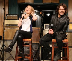 25-11-2013 SHOWBIZZ: ILSE DE LANGE EN WAYLON GAAN NAAR EUROVISIE SONGFESTIVAL 2014 IN DENEMARKEN.
Dat werd maandagmorgen  bekendgemaakt bij de persconferentie in de Hilversumse Wisseloord studio.
Ilse DeLange en Waylon, die zichzelf The Common Linnets noemen, hopen het Eurovisie Songfestival te winnen met een country/bluegrass-nummer. Want dat is mooi en veelzijdig, zo liet de zangeres weten. De Common Linnets zijn er nog niet over uit welk nummer ze gaan zingen. We zijn nog bezig met schrijven.
De artiesten zijn niet van plan om een groot circus van hun optreden te maken. Ilse: Slechts twee stemmen, twee gitaartjes en je hart uitstorten.
Met The Common Linnets gaan Ilse en Waylon ook een album opnemen. Ze zijn al een paar keer naar Nashville geweest om daar liedjes te maken.
Vorig jaar deed Anouk mee aan het liedjesfestijn. Nederland werd toen negende.
Foto: Albert den Iseger.

