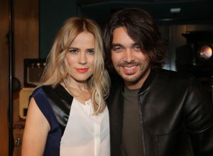 25-11-2013 SHOWBIZZ: ILSE DE LANGE EN WAYLON GAAN NAAR EUROVISIE SONGFESTIVAL 2014 IN DENEMARKEN.
Dat werd maandagmorgen bekend gemaakt bij de persconferentie in de Hilversumse Wisseloord studio.
Ilse DeLange en Waylon, die zichzelf The Common Linnets noemen, hopen het Eurovisie Songfestival te winnen met een country/bluegrass-nummer. Want dat is mooi en veelzijdig, zo liet de zangeres weten. De Common Linnets zijn er nog niet over uit welk nummer ze gaan zingen. We zijn nog bezig met schrijven.
De artiesten zijn niet van plan om een groot circus van hun optreden te maken. Ilse: Slechts twee stemmen, twee gitaartjes en je hart uitstorten.
Met The Common Linnets gaan Ilse en Waylon ook een album opnemen. Ze zijn al een paar keer naar Nashville geweest om daar liedjes te maken.
Vorig jaar deed Anouk mee aan het liedjesfestijn. Nederland werd toen negende.
Foto: Albert den Iseger.25-11-2013 SHOWBIZZ: ILSE DE LANGE EN WAYLON GAAN NAAR EUROVISIE SONGFESTIVAL 2014 IN DENEMARKEN.
Dat werd maandagmorgen bekend gemaakt bij de persconferentie in de Hilversumse Wisseloord studio.
Ilse DeLange en Waylon, die zichzelf The Common Linnets noemen, hopen het Eurovisie Songfestival te winnen met een country/bluegrass-nummer. Want dat is mooi en veelzijdig, zo liet de zangeres weten. De Common Linnets zijn er nog niet over uit welk nummer ze gaan zingen. We zijn nog bezig met schrijven.
De artiesten zijn niet van plan om een groot circus van hun optreden te maken. Ilse: Slechts twee stemmen, twee gitaartjes en je hart uitstorten.
Met The Common Linnets gaan Ilse en Waylon ook een album opnemen. Ze zijn al een paar keer naar Nashville geweest om daar liedjes te maken.
Vorig jaar deed Anouk mee aan het liedjesfestijn. Nederland werd toen negende.
Foto: Albert den Iseger.25-11-2013 SHOWBIZZ: ILSE DE LANGE EN WAYLON GAAN NAAR EUROVISIE SONGFESTIVAL 2014 IN DENEMARKEN.
Dat werd maandagmorgen bekend gemaakt bij de persconferentie in de Hilversumse Wisseloord studio.
Ilse DeLange en Waylon, die zichzelf The Common Linnets noemen, hopen het Eurovisie Songfestival te winnen met een country/bluegrass-nummer. Want dat is mooi en veelzijdig, zo liet de zangeres weten. De Common Linnets zijn er nog niet over uit welk nummer ze gaan zingen. We zijn nog bezig met schrijven.
De artiesten zijn niet van plan om een groot circus van hun optreden te maken. Ilse: Slechts twee stemmen, twee gitaartjes en je hart uitstorten.
Met The Common Linnets gaan Ilse en Waylon ook een album opnemen. Ze zijn al een paar keer naar Nashville geweest om daar liedjes te maken.
Vorig jaar deed Anouk mee aan het liedjesfestijn. Nederland werd toen negende.
Foto: Albert den Iseger.25-11-2013 SHOWBIZZ: ILSE DE LANGE EN WAYLON GAAN NAAR EUROVISIE SONGFESTIVAL 2014 IN DENEMARKEN.
Dat werd maandagmorgen bekend gemaakt bij de persconferentie in de Hilversumse Wisseloord studio.
Ilse DeLange en Waylon, die zichzelf The Common Linnets noemen, hopen het Eurovisie Songfestival te winnen met een country/bluegrass-nummer. Want dat is mooi en veelzijdig, zo liet de zangeres weten. De Common Linnets zijn er nog niet over uit welk nummer ze gaan zingen. We zijn nog bezig met schrijven.
De artiesten zijn niet van plan om een groot circus van hun optreden te maken. Ilse: Slechts twee stemmen, twee gitaartjes en je hart uitstorten.
Met The Common Linnets gaan Ilse en Waylon ook een album opnemen. Ze zijn al een paar keer naar Nashville geweest om daar liedjes te maken.
Vorig jaar deed Anouk mee aan het liedjesfestijn. Nederland werd toen negende.
Foto: Albert den Iseger.25-11-2013 SHOWBIZZ: ILSE DE LANGE EN WAYLON GAAN NAAR EUROVISIE SONGFESTIVAL 2014 IN DENEMARKEN.
Dat werd maandagmorgen bekend gemaakt bij de persconferentie in de Hilversumse Wisseloord studio.
Ilse DeLange en Waylon, die zichzelf The Common Linnets noemen, hopen het Eurovisie Songfestival te winnen met een country/bluegrass-nummer. Want dat is mooi en veelzijdig, zo liet de zangeres weten. De Common Linnets zijn er nog niet over uit welk nummer ze gaan zingen. We zijn nog bezig met schrijven.
De artiesten zijn niet van plan om een groot circus van hun optreden te maken. Ilse: Slechts twee stemmen, twee gitaartjes en je hart uitstorten.
Met The Common Linnets gaan Ilse en Waylon ook een album opnemen. Ze zijn al een paar keer naar Nashville geweest om daar liedjes te maken.
Vorig jaar deed Anouk mee aan het liedjesfestijn. Nederland werd toen negende.
Foto: Albert den Iseger.25-11-2013 SHOWBIZZ: ILSE DE LANGE EN WAYLON GAAN NAAR EUROVISIE SONGFESTIVAL 2014 IN DENEMARKEN.
Dat werd maandagmorgen bekend gemaakt bij de persconferentie in de Hilversumse Wisseloord studio.
Ilse DeLange en Waylon, die zichzelf The Common Linnets noemen, hopen het Eurovisie Songfestival te winnen met een country/bluegrass-nummer. Want dat is mooi en veelzijdig, zo liet de zangeres weten. De Common Linnets zijn er nog niet over uit welk nummer ze gaan zingen. We zijn nog bezig met schrijven.
De artiesten zijn niet van plan om een groot circus van hun optreden te maken. Ilse: Slechts twee stemmen, twee gitaartjes en je hart uitstorten.
Met The Common Linnets gaan Ilse en Waylon ook een album opnemen. Ze zijn al een paar keer naar Nashville geweest om daar liedjes te maken.
Vorig jaar deed Anouk mee aan het liedjesfestijn. Nederland werd toen negende.
Foto: Albert den Iseger.25-11-2013 SHOWBIZZ: ILSE DE LANGE EN WAYLON GAAN NAAR EUROVISIE SONGFESTIVAL 2014 IN DENEMARKEN.
Dat werd maandagmorgen bekend gemaakt bij de persconferentie in de Hilversumse Wisseloord studio.
Ilse DeLange en Waylon, die zichzelf The Common Linnets noemen, hopen het Eurovisie Songfestival te winnen met een country/bluegrass-nummer. Want dat is mooi en veelzijdig, zo liet de zangeres weten. De Common Linnets zijn er nog niet over uit welk nummer ze gaan zingen. We zijn nog bezig met schrijven.
De artiesten zijn niet van plan om een groot circus van hun optreden te maken. Ilse: Slechts twee stemmen, twee gitaartjes en je hart uitstorten.
Met The Common Linnets gaan Ilse en Waylon ook een album opnemen. Ze zijn al een paar keer naar Nashville geweest om daar liedjes te maken.
Vorig jaar deed Anouk mee aan het liedjesfestijn. Nederland werd toen negende.
Foto: Albert den Iseger.25-11-2013 SHOWBIZZ: ILSE DE LANGE EN WAYLON GAAN NAAR EUROVISIE SONGFESTIVAL 2014 IN DENEMARKEN.
Dat werd maandagmorgen bekend gemaakt bij de persconferentie in de Hilversumse Wisseloord studio.
Ilse DeLange en Waylon, die zichzelf The Common Linnets noemen, hopen het Eurovisie Songfestival te winnen met een country/bluegrass-nummer. Want dat is mooi en veelzijdig, zo liet de zangeres weten. De Common Linnets zijn er nog niet over uit welk nummer ze gaan zingen. We zijn nog bezig met schrijven.
De artiesten zijn niet van plan om een groot circus van hun optreden te maken. Ilse: Slechts twee stemmen, twee gitaartjes en je hart uitstorten.
Met The Common Linnets gaan Ilse en Waylon ook een album opnemen. Ze zijn al een paar keer naar Nashville geweest om daar liedjes te maken.
Vorig jaar deed Anouk mee aan het liedjesfestijn. Nederland werd toen negende.
Foto: Albert den Iseger.25-11-2013 SHOWBIZZ: ILSE DE LANGE EN WAYLON GAAN NAAR EUROVISIE SONGFESTIVAL 2014 IN DENEMARKEN.
Dat werd maandagmorgen bekend gemaakt bij de persconferentie in de Hilversumse Wisseloord studio.
Ilse DeLange en Waylon, die zichzelf The Common Linnets noemen, hopen het Eurovisie Songfestival te winnen met een country/bluegrass-nummer. Want dat is mooi en veelzijdig, zo liet de zangeres weten. De Common Linnets zijn er nog niet over uit welk nummer ze gaan zingen. We zijn nog bezig met schrijven.
De artiesten zijn niet van plan om een groot circus van hun optreden te maken. Ilse: Slechts twee stemmen, twee gitaartjes en je hart uitstorten.
Met The Common Linnets gaan Ilse en Waylon ook een album opnemen. Ze zijn al een paar keer naar Nashville geweest om daar liedjes te maken.
Vorig jaar deed Anouk mee aan het liedjesfestijn. Nederland werd toen negende.
Foto: Albert den Iseger.25-11-2013 SHOWBIZZ: ILSE DE LANGE EN WAYLON GAAN NAAR EUROVISIE SONGFESTIVAL 2014 IN DENEMARKEN.
Dat werd maandagmorgen bekend gemaakt bij de persconferentie in de Hilversumse Wisseloord studio.
Ilse DeLange en Waylon, die zichzelf The Common Linnets noemen, hopen het Eurovisie Songfestival te winnen met een country/bluegrass-nummer. Want dat is mooi en veelzijdig, zo liet de zangeres weten. De Common Linnets zijn er nog niet over uit welk nummer ze gaan zingen. We zijn nog bezig met schrijven.
De artiesten zijn niet van plan om een groot circus van hun optreden te maken. Ilse: Slechts twee stemmen, twee gitaartjes en je hart uitstorten.
Met The Common Linnets gaan Ilse en Waylon ook een album opnemen. Ze zijn al een paar keer naar Nashville geweest om daar liedjes te maken.
Vorig jaar deed Anouk mee aan het liedjesfestijn. Nederland werd toen negende.
Foto: Albert den Iseger.25-11-2013 SHOWBIZZ: ILSE DE LANGE EN WAYLON GAAN NAAR EUROVISIE SONGFESTIVAL 2014 IN DENEMARKEN.
Dat werd maandagmorgen bekend gemaakt bij de persconferentie in de Hilversumse Wisseloord studio.
Ilse DeLange en Waylon, die zichzelf The Common Linnets noemen, hopen het Eurovisie Songfestival te winnen met een country/bluegrass-nummer. Want dat is mooi en veelzijdig, zo liet de zangeres weten. De Common Linnets zijn er nog niet over uit welk nummer ze gaan zingen. We zijn nog bezig met schrijven.
De artiesten zijn niet van plan om een groot circus van hun optreden te maken. Ilse: Slechts twee stemmen, twee gitaartjes en je hart uitstorten.
Met The Common Linnets gaan Ilse en Waylon ook een album opnemen. Ze zijn al een paar keer naar Nashville geweest om daar liedjes te maken.
Vorig jaar deed Anouk mee aan het liedjesfestijn. Nederland werd toen negende.
Foto: Albert den Iseger.25-11-2013 SHOWBIZZ: ILSE DE LANGE EN WAYLON GAAN NAAR EUROVISIE SONGFESTIVAL 2014 IN DENEMARKEN.
Dat werd maandagmorgen bekend gemaakt bij de persconferentie in de Hilversumse Wisseloord studio.
Ilse DeLange en Waylon, die zichzelf The Common Linnets noemen, hopen het Eurovisie Songfestival te winnen met een country/bluegrass-nummer. Want dat is mooi en veelzijdig, zo liet de zangeres weten. De Common Linnets zijn er nog niet over uit welk nummer ze gaan zingen. We zijn nog bezig met schrijven.
De artiesten zijn niet van plan om een groot circus van hun optreden te maken. Ilse: Slechts twee stemmen, twee gitaartjes en je hart uitstorten.
Met The Common Linnets gaan Ilse en Waylon ook een album opnemen. Ze zijn al een paar keer naar Nashville geweest om daar liedjes te maken.
Vorig jaar deed Anouk mee aan het liedjesfestijn. Nederland werd toen negende.
Foto: Albert den Iseger.25-11-2013 SHOWBIZZ: ILSE DE LANGE EN WAYLON GAAN NAAR EUROVISIE SONGFESTIVAL 2014 IN DENEMARKEN.
Dat werd maandagmorgen bekend gemaakt bij de persconferentie in de Hilversumse Wisseloord studio.
Ilse DeLange en Waylon, die zichzelf The Common Linnets noemen, hopen het Eurovisie Songfestival te winnen met een country/bluegrass-nummer. Want dat is mooi en veelzijdig, zo liet de zangeres weten. De Common Linnets zijn er nog niet over uit welk nummer ze gaan zingen. We zijn nog bezig met schrijven.
De artiesten zijn niet van plan om een groot circus van hun optreden te maken. Ilse: Slechts twee stemmen, twee gitaartjes en je hart uitstorten.
Met The Common Linnets gaan Ilse en Waylon ook een album opnemen. Ze zijn al een paar keer naar Nashville geweest om daar liedjes te maken.
Vorig jaar deed Anouk mee aan het liedjesfestijn. Nederland werd toen negende.
Foto: Albert den Iseger.25-11-2013 SHOWBIZZ: ILSE DE LANGE EN WAYLON GAAN NAAR EUROVISIE SONGFESTIVAL 2014 IN DENEMARKEN.
Dat werd maandagmorgen bekend gemaakt bij de persconferentie in de Hilversumse Wisseloord studio.
Ilse DeLange en Waylon, die zichzelf The Common Linnets noemen, hopen het Eurovisie Songfestival te winnen met een country/bluegrass-nummer. Want dat is mooi en veelzijdig, zo liet de zangeres weten. De Common Linnets zijn er nog niet over uit welk nummer ze gaan zingen. We zijn nog bezig met schrijven.
De artiesten zijn niet van plan om een groot circus van hun optreden te maken. Ilse: Slechts twee stemmen, twee gitaartjes en je hart uitstorten.
Met The Common Linnets gaan Ilse en Waylon ook een album opnemen. Ze zijn al een paar keer naar Nashville geweest om daar liedjes te maken.
Vorig jaar deed Anouk mee aan het liedjesfestijn. Nederland werd toen negende.
Foto: Albert den Iseger.