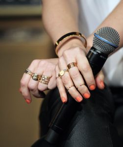 25-11-2013 SHOWBIZZ: ILSE DE LANGE EN WAYLON GAAN NAAR EUROVISIE SONGFESTIVAL 2014 IN DENEMARKEN.
Dat werd maandagmorgen bekend gemaakt bij de persconferentie in de Hilversumse Wisseloord studio.
Ilse DeLange en Waylon, die zichzelf The Common Linnets noemen, hopen het Eurovisie Songfestival te winnen met een country/bluegrass-nummer. Want dat is mooi en veelzijdig, zo liet de zangeres weten. De Common Linnets zijn er nog niet over uit welk nummer ze gaan zingen. We zijn nog bezig met schrijven.
De artiesten zijn niet van plan om een groot circus van hun optreden te maken. Ilse: Slechts twee stemmen, twee gitaartjes en je hart uitstorten.
Met The Common Linnets gaan Ilse en Waylon ook een album opnemen. Ze zijn al een paar keer naar Nashville geweest om daar liedjes te maken.
Vorig jaar deed Anouk mee aan het liedjesfestijn. Nederland werd toen negende.
Foto: Albert den Iseger.25-11-2013 SHOWBIZZ: ILSE DE LANGE EN WAYLON GAAN NAAR EUROVISIE SONGFESTIVAL 2014 IN DENEMARKEN.
Dat werd maandagmorgen bekend gemaakt bij de persconferentie in de Hilversumse Wisseloord studio.
Ilse DeLange en Waylon, die zichzelf The Common Linnets noemen, hopen het Eurovisie Songfestival te winnen met een country/bluegrass-nummer. Want dat is mooi en veelzijdig, zo liet de zangeres weten. De Common Linnets zijn er nog niet over uit welk nummer ze gaan zingen. We zijn nog bezig met schrijven.
De artiesten zijn niet van plan om een groot circus van hun optreden te maken. Ilse: Slechts twee stemmen, twee gitaartjes en je hart uitstorten.
Met The Common Linnets gaan Ilse en Waylon ook een album opnemen. Ze zijn al een paar keer naar Nashville geweest om daar liedjes te maken.
Vorig jaar deed Anouk mee aan het liedjesfestijn. Nederland werd toen negende.
Foto: Albert den Iseger.25-11-2013 SHOWBIZZ: ILSE DE LANGE EN WAYLON GAAN NAAR EUROVISIE SONGFESTIVAL 2014 IN DENEMARKEN.
Dat werd maandagmorgen bekend gemaakt bij de persconferentie in de Hilversumse Wisseloord studio.
Ilse DeLange en Waylon, die zichzelf The Common Linnets noemen, hopen het Eurovisie Songfestival te winnen met een country/bluegrass-nummer. Want dat is mooi en veelzijdig, zo liet de zangeres weten. De Common Linnets zijn er nog niet over uit welk nummer ze gaan zingen. We zijn nog bezig met schrijven.
De artiesten zijn niet van plan om een groot circus van hun optreden te maken. Ilse: Slechts twee stemmen, twee gitaartjes en je hart uitstorten.
Met The Common Linnets gaan Ilse en Waylon ook een album opnemen. Ze zijn al een paar keer naar Nashville geweest om daar liedjes te maken.
Vorig jaar deed Anouk mee aan het liedjesfestijn. Nederland werd toen negende.
Foto: Albert den Iseger.25-11-2013 SHOWBIZZ: ILSE DE LANGE EN WAYLON GAAN NAAR EUROVISIE SONGFESTIVAL 2014 IN DENEMARKEN.
Dat werd maandagmorgen bekend gemaakt bij de persconferentie in de Hilversumse Wisseloord studio.
Ilse DeLange en Waylon, die zichzelf The Common Linnets noemen, hopen het Eurovisie Songfestival te winnen met een country/bluegrass-nummer. Want dat is mooi en veelzijdig, zo liet de zangeres weten. De Common Linnets zijn er nog niet over uit welk nummer ze gaan zingen. We zijn nog bezig met schrijven.
De artiesten zijn niet van plan om een groot circus van hun optreden te maken. Ilse: Slechts twee stemmen, twee gitaartjes en je hart uitstorten.
Met The Common Linnets gaan Ilse en Waylon ook een album opnemen. Ze zijn al een paar keer naar Nashville geweest om daar liedjes te maken.
Vorig jaar deed Anouk mee aan het liedjesfestijn. Nederland werd toen negende.
Foto: Albert den Iseger.25-11-2013 SHOWBIZZ: ILSE DE LANGE EN WAYLON GAAN NAAR EUROVISIE SONGFESTIVAL 2014 IN DENEMARKEN.
Dat werd maandagmorgen bekend gemaakt bij de persconferentie in de Hilversumse Wisseloord studio.
Ilse DeLange en Waylon, die zichzelf The Common Linnets noemen, hopen het Eurovisie Songfestival te winnen met een country/bluegrass-nummer. Want dat is mooi en veelzijdig, zo liet de zangeres weten. De Common Linnets zijn er nog niet over uit welk nummer ze gaan zingen. We zijn nog bezig met schrijven.
De artiesten zijn niet van plan om een groot circus van hun optreden te maken. Ilse: Slechts twee stemmen, twee gitaartjes en je hart uitstorten.
Met The Common Linnets gaan Ilse en Waylon ook een album opnemen. Ze zijn al een paar keer naar Nashville geweest om daar liedjes te maken.
Vorig jaar deed Anouk mee aan het liedjesfestijn. Nederland werd toen negende.
Foto: Albert den Iseger.25-11-2013 SHOWBIZZ: ILSE DE LANGE EN WAYLON GAAN NAAR EUROVISIE SONGFESTIVAL 2014 IN DENEMARKEN.
Dat werd maandagmorgen bekend gemaakt bij de persconferentie in de Hilversumse Wisseloord studio.
Ilse DeLange en Waylon, die zichzelf The Common Linnets noemen, hopen het Eurovisie Songfestival te winnen met een country/bluegrass-nummer. Want dat is mooi en veelzijdig, zo liet de zangeres weten. De Common Linnets zijn er nog niet over uit welk nummer ze gaan zingen. We zijn nog bezig met schrijven.
De artiesten zijn niet van plan om een groot circus van hun optreden te maken. Ilse: Slechts twee stemmen, twee gitaartjes en je hart uitstorten.
Met The Common Linnets gaan Ilse en Waylon ook een album opnemen. Ze zijn al een paar keer naar Nashville geweest om daar liedjes te maken.
Vorig jaar deed Anouk mee aan het liedjesfestijn. Nederland werd toen negende.
Foto: Albert den Iseger.