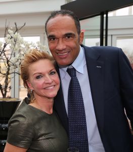 29-11-2013 SHOWBIZZ; MARISKA VAN DE KOLCK WERD VANDAAG 50 JAAR EN PRESENTEERDE HAAR NWE CD. Haar nieuwe CD -WAT EEN GELUK- met oa. nummers van Rudi Carrell-Willy Albert en tal van andere Nederlandse artiesten uit de 60 en 70 jaren. Haar vriendje Arnold van der Leijden mocht het eerste excemplaar uitreiken. 
foto: Albert den Iseger
