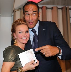 29-11-2013 SHOWBIZZ; MARISKA VAN DE KOLCK WERD VANDAAG 50 JAAR EN PRESENTEERDE HAAR NWE CD. Haar nieuwe CD -WAT EEN GELUK- met oa. nummers van Rudi Carrell-Willy Albert en tal van andere Nederlandse artiesten uit de 60 en 70 jaren. Haar vriendje Arnold van der Leijden mocht het eerste excemplaar uitreiken. 
foto: Albert den Iseger