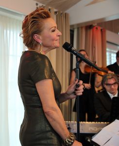 29-11-2013 SHOWBIZZ; MARISKA VAN DE KOLCK WERD VANDAAG 50 JAAR EN PRESENTEERDE HAAR NWE CD. Haar nieuwe CD -WAT EEN GELUK- met oa. nummers van Rudi Carrell-Willy Albert en tal van andere Nederlandse artiesten uit de 60 en 70 jaren. Haar vriendje Arnold van der Leijden mocht het eerste excemplaar uitreiken. 
foto: Albert den Iseger