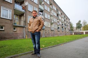 20-11-2013 SHOWBIZZ; PIERRE KARTNER SCHRIJFT HIT VOOR MICHEL BAK. Michel Bak de Amsterdamse volks zanger is door omstandigheden flink in de narigheid terecht gekomen, een scheiding en financieele problemen hebben de vriendelijke Michel in een kraakpand gedreven. Deze week het hele verhaal in Weekblad Prive. Pierre Kartner kwam in aktie.
foto: Albert den Iseger