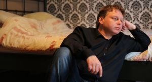 20-11-2013 SHOWBIZZ; PIERRE KARTNER SCHRIJFT HIT VOOR MICHEL BAK. Michel Bak de Amsterdamse volks zanger is door omstandigheden flink in de narigheid terecht gekomen, een scheiding en financieele problemen hebben de vriendelijke Michel in een kraakpand gedreven. Deze week het hele verhaal in Weekblad Prive. Pierre Kartner kwam in aktie.
foto: Albert den Iseger