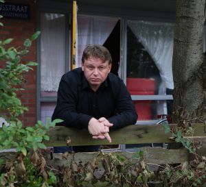 20-11-2013 SHOWBIZZ; PIERRE KARTNER SCHRIJFT HIT VOOR MICHEL BAK. Michel Bak de Amsterdamse volks zanger is door omstandigheden flink in de narigheid terecht gekomen, een scheiding en financieele problemen hebben de vriendelijke Michel in een kraakpand gedreven. Deze week het hele verhaal in Weekblad Prive. Pierre Kartner kwam in aktie.
foto: Albert den Iseger