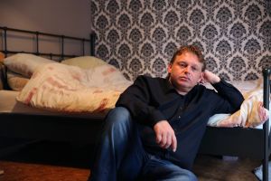 20-11-2013 SHOWBIZZ; PIERRE KARTNER SCHRIJFT HIT VOOR MICHEL BAK. Michel Bak de Amsterdamse volks zanger is door omstandigheden flink in de narigheid terecht gekomen, een scheiding en financieele problemen hebben de vriendelijke Michel in een kraakpand gedreven. Deze week het hele verhaal in Weekblad Prive. Pierre Kartner kwam in aktie.
foto: Albert den Iseger