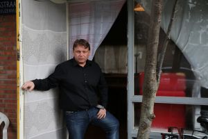 20-11-2013 SHOWBIZZ; PIERRE KARTNER SCHRIJFT HIT VOOR MICHEL BAK. Michel Bak de Amsterdamse volks zanger is door omstandigheden flink in de narigheid terecht gekomen, een scheiding en financieele problemen hebben de vriendelijke Michel in een kraakpand gedreven. Deze week het hele verhaal in Weekblad Prive. Pierre Kartner kwam in aktie.
foto: Albert den Iseger