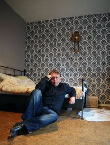 20-11-2013 SHOWBIZZ; PIERRE KARTNER SCHRIJFT HIT VOOR MICHEL BAK. Michel Bak de Amsterdamse volks zanger is door omstandigheden flink in de narigheid terecht gekomen, een scheiding en financieele problemen hebben de vriendelijke Michel in een kraakpand gedreven. Deze week het hele verhaal in Weekblad Prive. Pierre Kartner kwam in aktie.
foto: Albert den Iseger