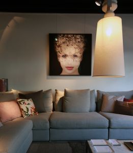 18-11-2013 SHOWBIZZ; MICKY HOOGENDIJK EXPOSEERT IN AMSTERDAM MAAR TEGEN ANDY WARHOL PRIJZEN. De expositie hangt bij Baden-Baden in Amsterdam. Het ziet er prachtig uit maar te veel geshopt en veel te duur volgens kenners.
foto: Albert den Iseger