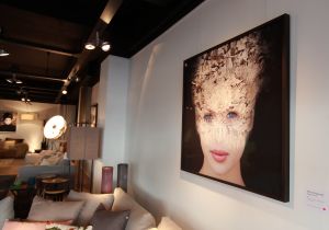 18-11-2013 SHOWBIZZ; MICKY HOOGENDIJK EXPOSEERT IN AMSTERDAM MAAR TEGEN ANDY WARHOL PRIJZEN. De expositie hangt bij Baden-Baden in Amsterdam. Het ziet er prachtig uit maar te veel geshopt en veel te duur volgens kenners.
foto: Albert den Iseger