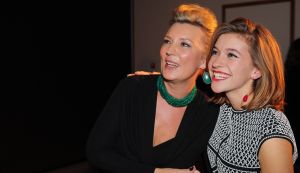 14-11-2013 SHOWBIZZ; TRILLER KONINGIN SASKIA NOORT PRESENTEERT HAAR NWE BOEK DEBET. In de culturele buitenplaats KRANENBURGH te BERGEN presenteerde SASKIA NOORT haar nieuwe TRILLER DEBET. Een paar honderd triller fans waren naar het schitterende gebouw gekomen om samen een feestje te bouwen. En dat lukte.
foto: Albert den Iseger