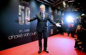 18-11-2014 SHOWBIZZ; ANDRE VAN DUIN OP ZIJN EIGEN GALA ANDRE VAN DUIN 50. Andre kreeg oa. de Frans Banninck penning van burgemeester Eberhard van der Laan. Vele gasten waren aanwezig op het gala voor Andre. foto:Albert den Iseger