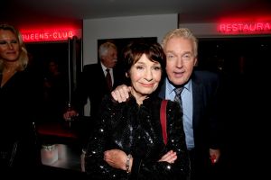 18-11-2014 SHOWBIZZ; ANDRE VAN DUIN OP ZIJN EIGEN GALA ANDRE VAN DUIN 50. Andre kreeg oa. de Frans Banninck penning van burgemeester Eberhard van der Laan. Vele gasten waren aanwezig op het gala voor Andre.
foto: Albert den Iseger