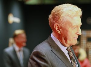 18-11-2014 SHOWBIZZ; ANDRE VAN DUIN OP ZIJN EIGEN GALA ANDRE VAN DUIN 50. Andre kreeg oa. de Frans Banninck penning van burgemeester Eberhard van der Laan. Vele gasten waren aanwezig op het gala voor Andre. foto:Albert den Iseger