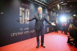 18-11-2014 SHOWBIZZ; ANDRE VAN DUIN OP ZIJN EIGEN GALA ANDRE VAN DUIN 50. Andre kreeg oa. de Frans Banninck penning van burgemeester Eberhard van der Laan. Vele gasten waren aanwezig op het gala voor Andre.
foto: Albert den Iseger
