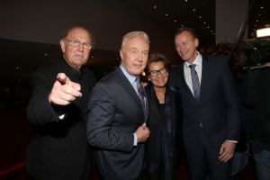 18-11-2014 SHOWBIZZ; ANDRE VAN DUIN OP ZIJN EIGEN GALA ANDRE VAN DUIN 50. Andre kreeg oa. de Frans Banninck penning van burgemeester Eberhard van der Laan. Vele gasten waren aanwezig op het gala voor Andre.
foto: Albert den Iseger18-11-2014 SHOWBIZZ; ANDRE VAN DUIN OP ZIJN EIGEN GALA ANDRE VAN DUIN 50. Andre kreeg oa. de Frans Banninck penning van burgemeester Eberhard van der Laan. Vele gasten waren aanwezig op het gala voor Andre.
foto: Albert den Iseger