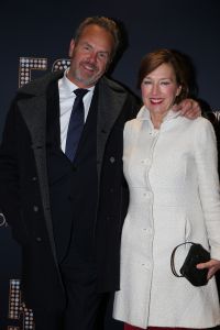 18-11-2014 SHOWBIZZ; ANDRE VAN DUIN OP ZIJN EIGEN GALA ANDRE VAN DUIN 50. Andre kreeg oa. de Frans Banninck penning van burgemeester Eberhard van der Laan. Vele gasten waren aanwezig op het gala voor Andre.
foto: Albert den Iseger
